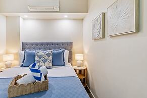 Cairns 2BR Palms Stay Top Floor Pool View