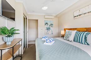 Cairns 2BR Palms Stay Top Floor Pool View