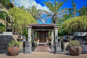 Cairns 2BR Palms Stay Top Floor Pool View