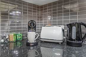 Cairns 2BR Palms Stay Top Floor Pool View