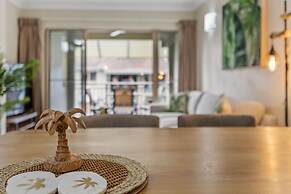 Cairns 2BR Palms Stay Top Floor Pool View
