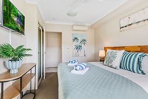 Cairns 2BR Palms Stay Top Floor Pool View