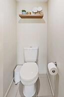 Cairns 2BR Palms Stay Top Floor Pool View
