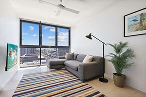 Contemporary 1-bed With Pool Near Brisbane River