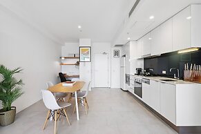 Contemporary 1-bed With Pool Near Brisbane River