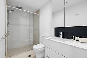 Contemporary 1-bed With Pool Near Brisbane River