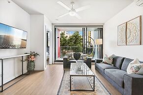 Cosy 2-bed With Pool, Bbq Area and Secure Parking