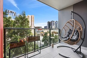 Cosy 2-bed With Pool, Bbq Area and Secure Parking