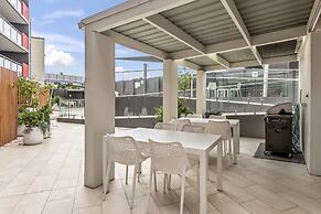 Studio With Balcony Access in Central Bowen Hills