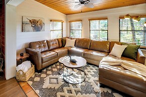 Lake Okeechobee Dockside Cabin w/ Pool Access