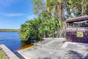 Lake Okeechobee Dockside Cabin w/ Pool Access