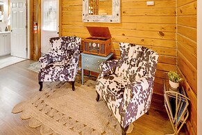 Lake Okeechobee Dockside Cabin w/ Pool Access
