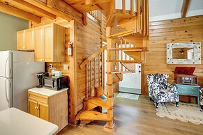 Lake Okeechobee Dockside Cabin w/ Pool Access