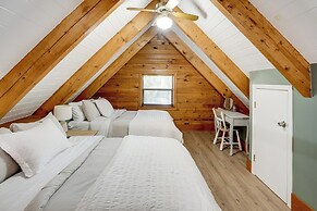 Lake Okeechobee Dockside Cabin w/ Pool Access