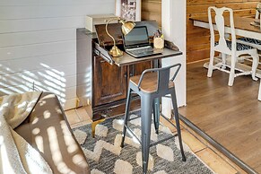 Lake Okeechobee Dockside Cabin w/ Pool Access