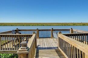 Lake Okeechobee Dockside Cabin w/ Pool Access