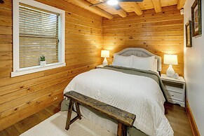 Lake Okeechobee Dockside Cabin w/ Pool Access