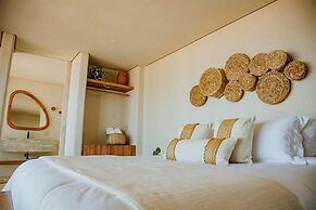 Lahaina Hotel