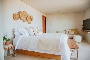 Lahaina Hotel