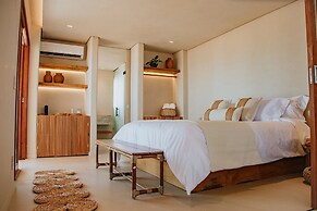 Lahaina Hotel