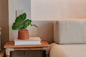 Lahaina Hotel