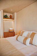 Lahaina Hotel