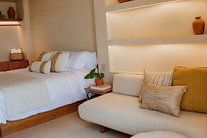 Lahaina Hotel