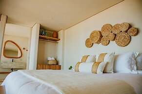 Lahaina Hotel
