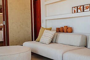 Lahaina Hotel