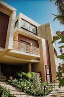 Lahaina Hotel