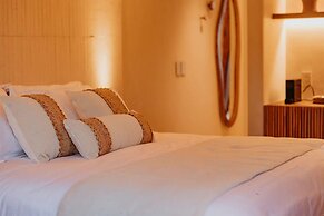 Lahaina Hotel