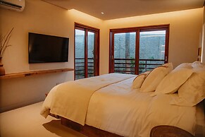 Lahaina Hotel