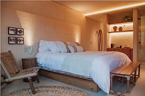 Lahaina Hotel