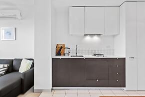 Central 1-bed Apartment With Secure Parking