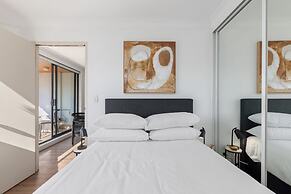 Bright 2-bed Surry Hills Apartment With Balcony