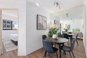Bright 2-bed Surry Hills Apartment With Balcony