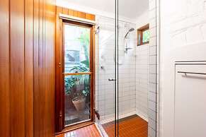 Delightful 4-bed Home Near Centennial Park