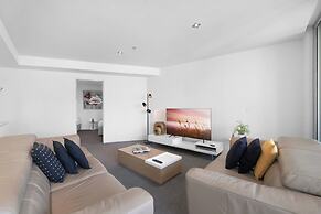 Scenic 2-bed With Pool, Gym