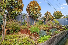 Luxurious 2-bed: Pool, Lift, Dining