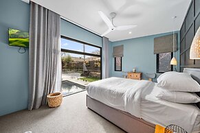 Luxurious 2-bed: Pool, Lift, Dining