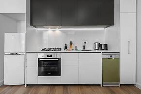Modern Apartment on Burgundy Precinct & Parklands