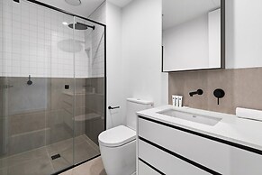 Modern Apartment on Burgundy Precinct & Parklands