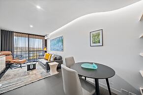 Stylish Studio in Acton With Stunning Water Views