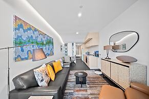 Stylish Studio in Acton With Stunning Water Views