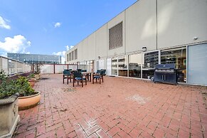 Center 1-bed With Sauna, Gym, BBQ & Parking