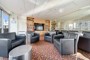 Center 1-bed With Sauna, Gym, BBQ & Parking