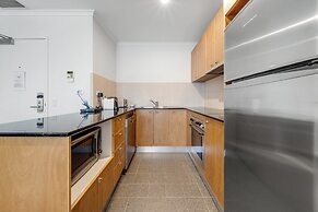 Center 1-bed With Sauna, Gym, BBQ & Parking