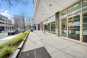 Center 1-bed With Sauna, Gym, BBQ & Parking