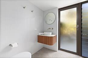 Stylish 3-bed Newport Stay With Balcony