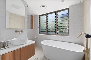 Stylish 3-bed Newport Stay With Balcony